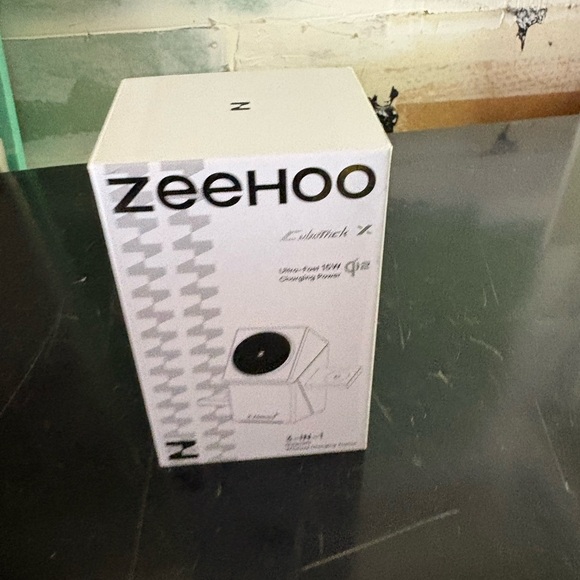 ZeeHoo Wireless Charging Stand - Picture 1 of 1